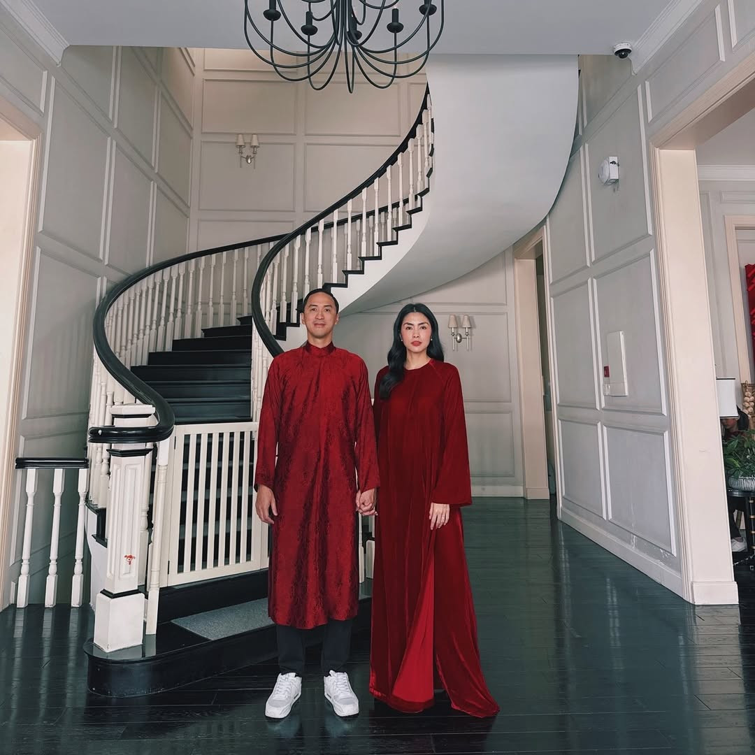 Nhiều khán giả đánh giá cao phong cách thời trang khi diện áo dài dịp Tết của Tăng Thanh Hà bởi cô khéo léo lựa chọn trang phục, phụ kiện, kiểu tóc, style trang điểm.