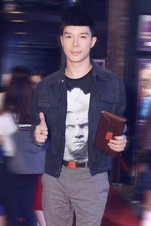 Nathan Lee đeo nhẫn 2 tỷ đi sự kiện vào tháng 3/2015. Ảnh: Dân Việt.