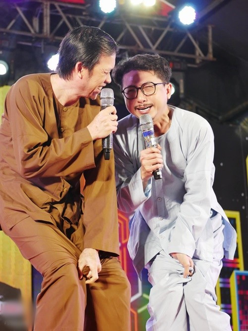 Hứa Minh Đạt lại được Hoài Linh nâng đỡ. Chia sẻ trên Dân Việt, Hứa Minh Đạt cho biết, Hoài Linh đã âm thầm giúp anh rất nhiều. Ảnh: FB Hứa Minh Đạt.