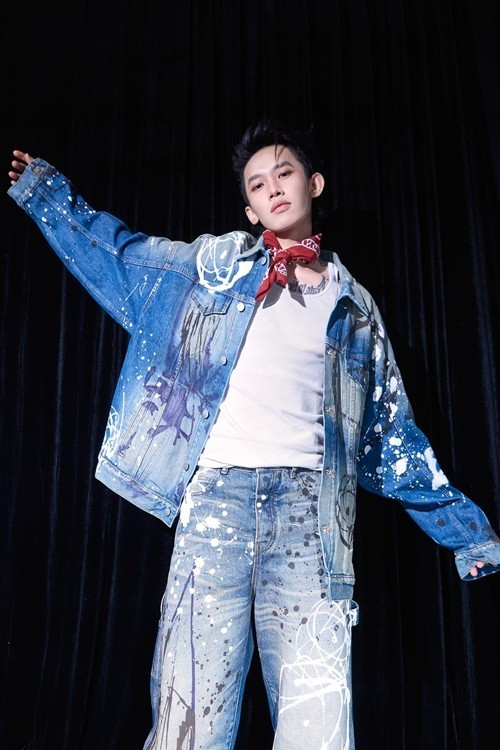 Kay Trần cho biết, anh muốn bạn nữ sẽ tìm được một nửa tốt hơn vì bản thân cảm thấy khô khan và cứng nhắc. Ảnh: FB Kay Trần.