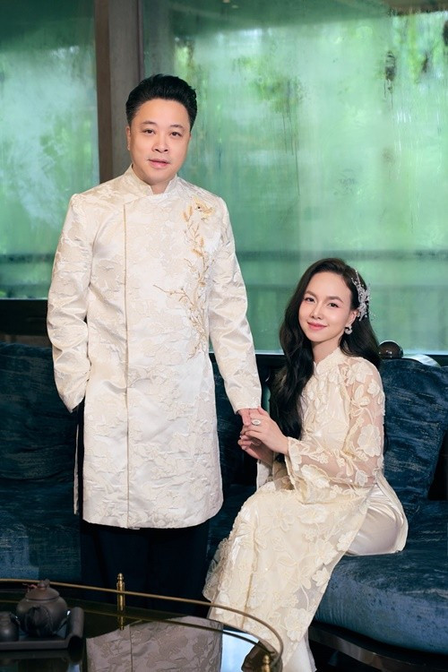 Ở khâu sản xuất, cô phụ trách lập kế hoạch, dự trù ngân sách và phân bổ từng hạng mục, đồng thời chuẩn bị nhiều phương án dự phòng để xử lý tình huống. Trước mỗi quyết định, nữ diễn viên đều tham khảo ý kiến đạo diễn, bởi chỉ một thay đổi nhỏ cũng có thể ảnh hưởng đến chất lượng và yếu tố sáng tạo của bộ phim.