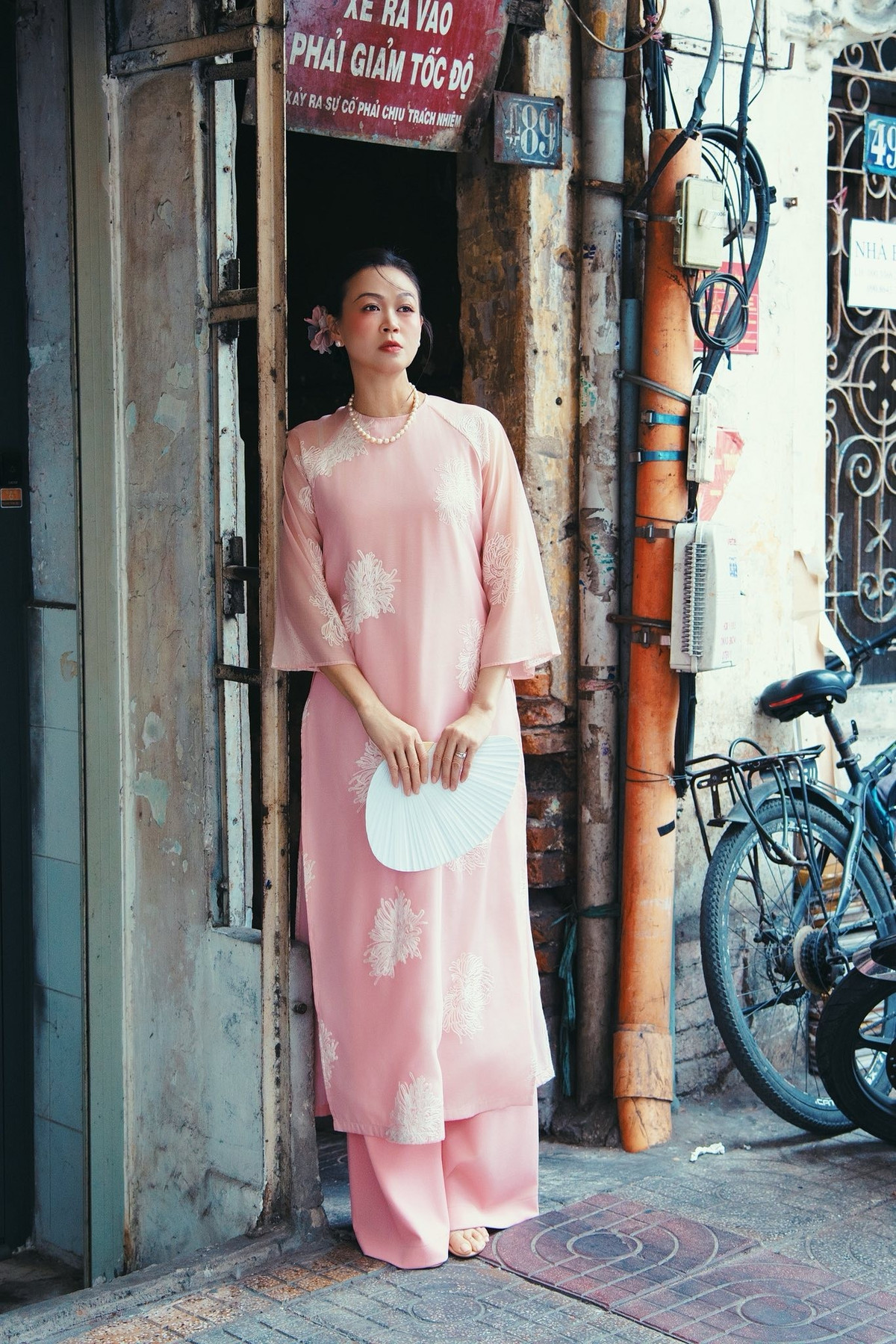 View - Mỹ nhân Việt rạng rỡ đón xuân trong tà áo dài truyền thống | Báo Tri thức và Cuộc sống - TIN TỨC PHỔ BIẾN KIẾN THỨC 24H