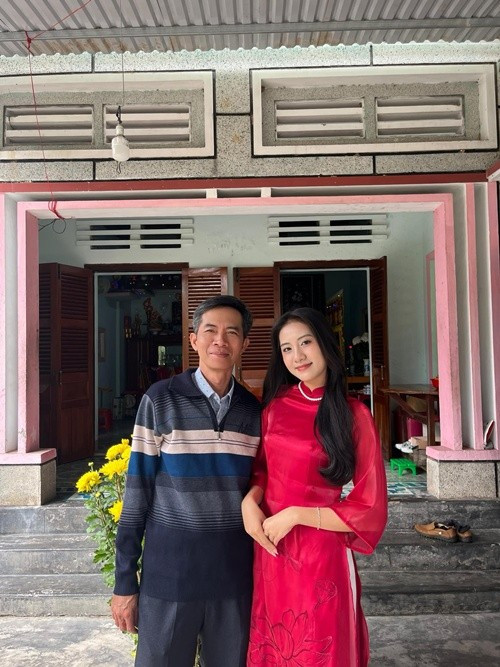 Bố của Hoa hậu Hà Trúc Linh hết lòng ủng hộ con gái thi nhan sắc. Ảnh: FB Trúc Linh.