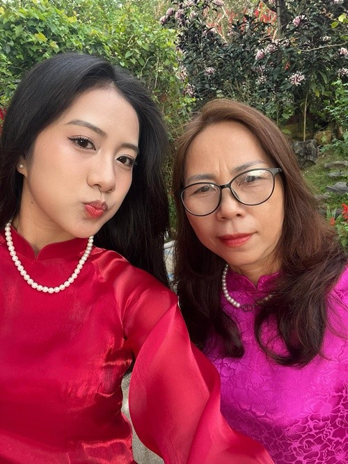 Bố mẹ Hà Trúc Linh là giáo viên tại Phú Yên. Ảnh: FB Hà Trúc Linh.