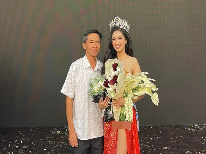 "Con cảm ơn gia đình đã luôn là chỗ dựa tinh thần vững chắc, luôn bên cạnh ủng hộ con hết mình", Trúc Linh từng bày tỏ. Ảnh: FB Trúc Linh.