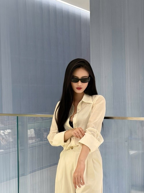 Tháng 6/2025, cả hai vướng tin đồn rạn nứt. Trước những đồn đoán, người đẹp cho biết: “Hiện tại Nhi và Kiệt mong khán giả quan tâm nhiều hơn đến công việc của Nhi. Cả hai xin phép giữ chuyện tình cảm ở một góc riêng tư để công việc và tình cảm đều phát triển thuận lợi".