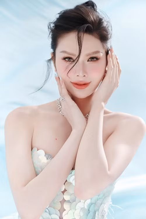 Sau đăng quang, cô ngày càng gợi cảm, sắc sảo. Ảnh: FB Hà Tâm Như.