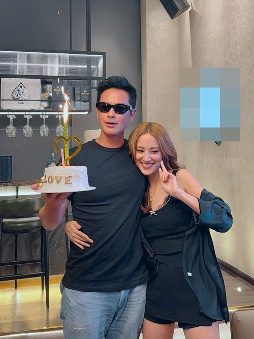 Mới đây, Trịnh Gia Dĩnh mừng sinh nhật bên vợ. Trần Khải Lâm cho biết, chồng cô vốn không thích tiệc tùng. Tuy nhiên, người đẹp vẫn muốn tổ chức sinh nhật cho bạn đời. Ảnh: FB Trần Khải Lâm.