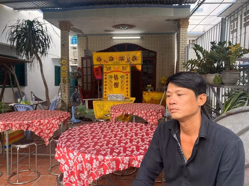 Con trai nghệ sĩ Thương Tín tên Thanh Tùng, từng là ca sĩ phòng trà. Ảnh: FB Tô Hiếu.