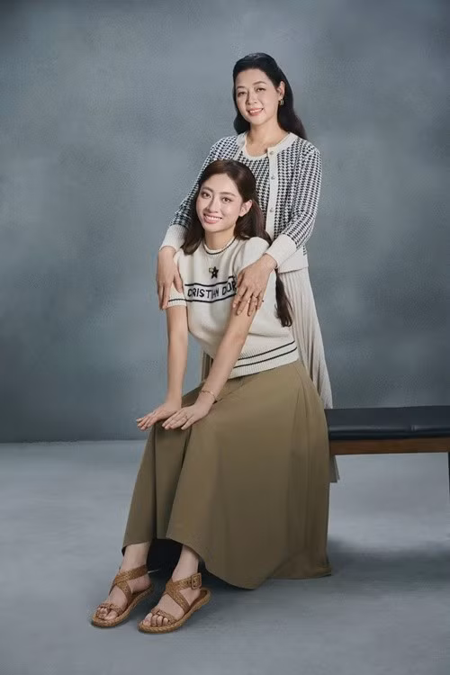 Nàng hậu tốt nghiệp loại giỏi với tấm bằng cử nhân ngành Kinh tế Đối ngoại tại Đại học Ngoại thương Hà Nội, học chương trình tiến sĩ chuyên ngành Kinh tế Quốc tế tại Đại học Kinh tế thuộc Đại học Quốc gia Hà Nội. Ảnh: Sen Vàng.