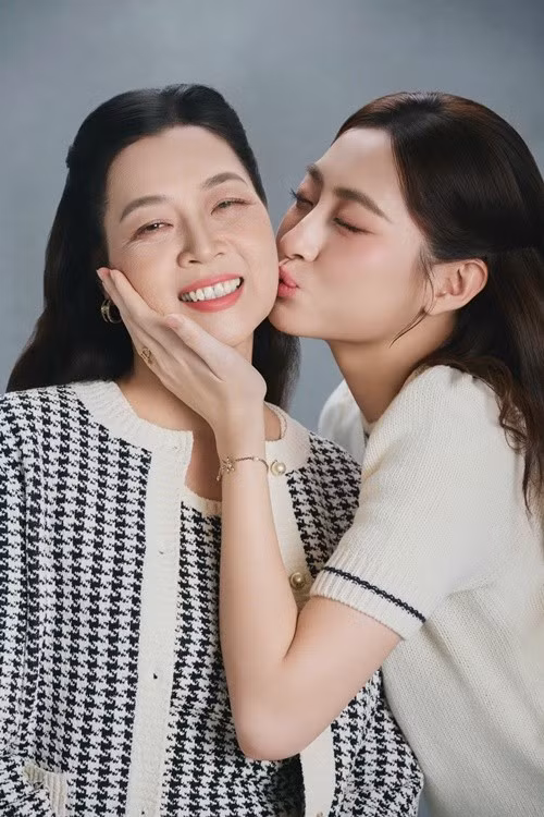 Theo Vietnamnet, năm 2023, mẹ đẻ của Lương Thùy Linh là Giám đốc Kho bạc Nhà nước tỉnh Cao Bằng. Ảnh: Sen Vàng.