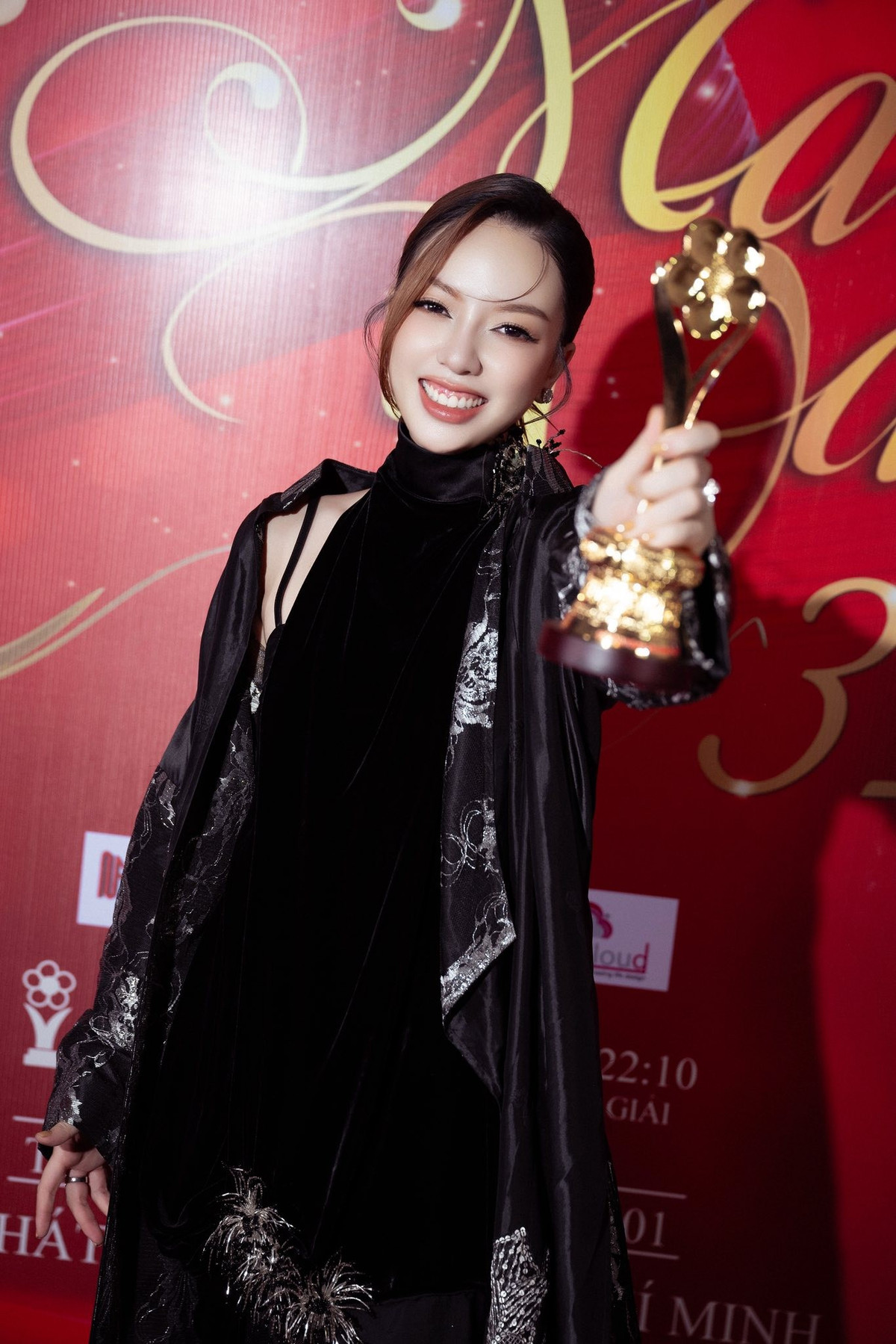 Tháng 1/2026, Băng Di nhận giải Nữ diễn viên điện ảnh - truyền hình tại Mai Vàng 2025 cho vai diễn trong phim Cục vàng của ngoại. Trên trang cá nhân, cô gửi lời cảm ơn đến đạo diễn Khương Ngọc, khán giả. Băng Di còn cảm ơn bản thân vì đã luôn tin tưởng và chưa bao giờ từ bỏ ước mơ. Ảnh: FB Băng Di.