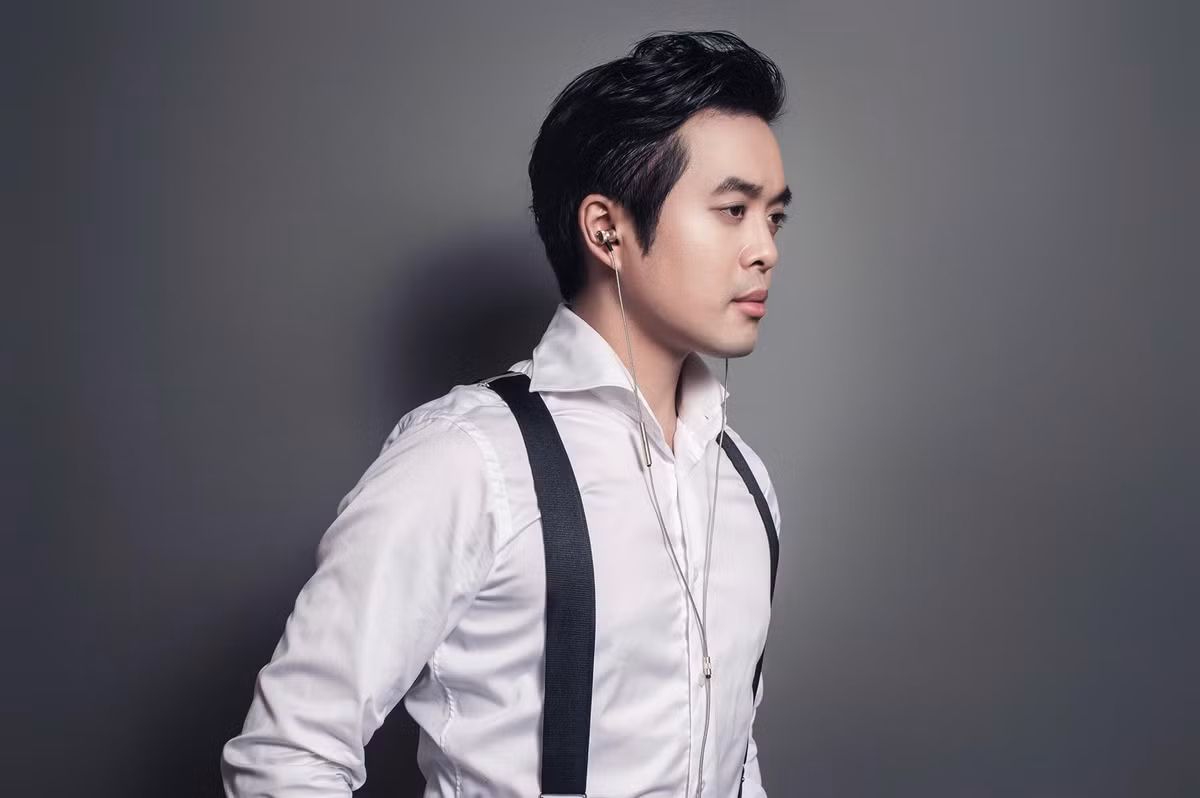 Theo Người Lao Động, Dương Khắc Linh theo học trường nghệ thuật Utrecht ở Hilversum (Hà Lan), tốt nghiệp thạc sĩ năm 2004. Ảnh: FB Dương Khắc Linh.