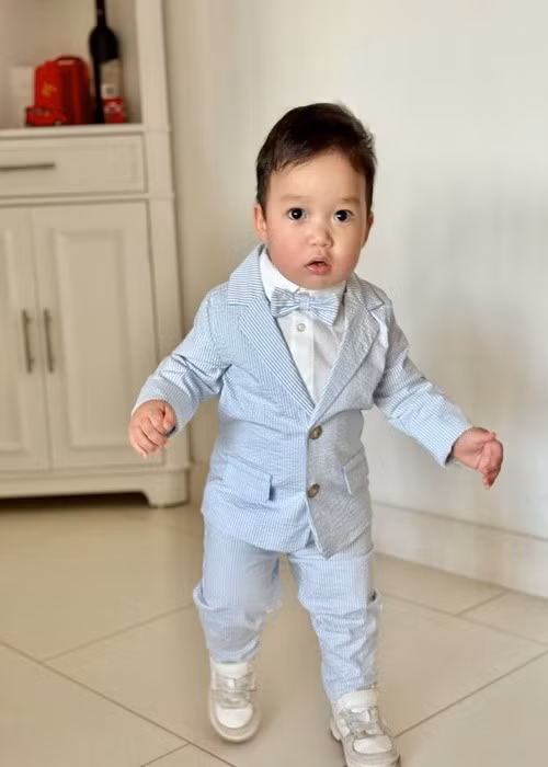 Bé Luca mang hai dòng máu Việt - Anh. Cậu nhóc là trái ngọt thứ hai của vợ chồng Hà Anh - Olly Dowden.