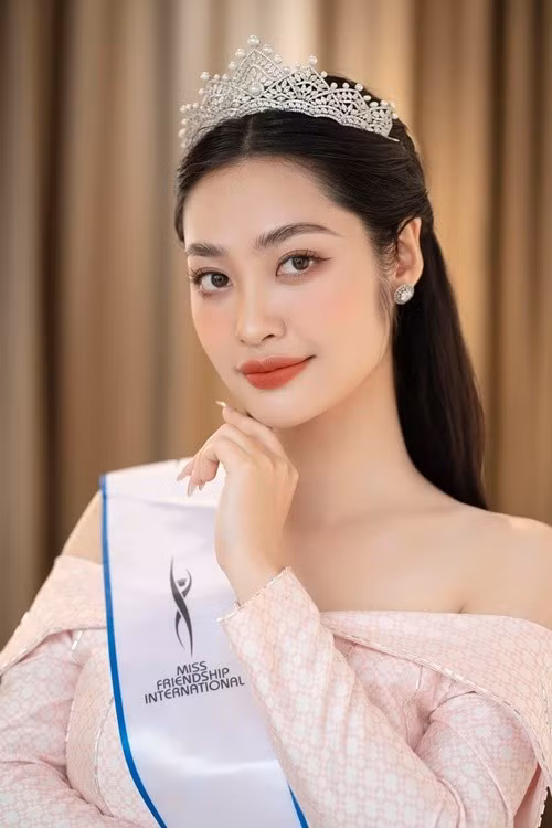 Người đẹp giành ngôi vị Á hậu 2 tại cuộc thi Hoa hậu Hữu nghị Quốc tế 2023 diễn ra tại Trung Quốc.