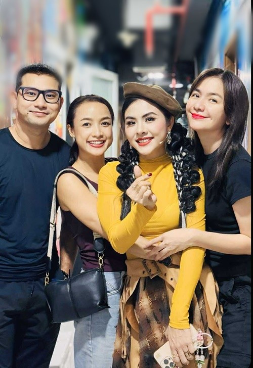 Ái Châu khen ngợi Vân Trang là nữ diễn viên tài năng, có khả năng biến hóa và bền bỉ với nghề. Ngoài Vân Trang, Ái Châu còn thân thiết với Lê Bê La.