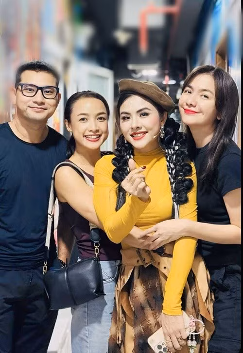 Ái Châu khen ngợi Vân Trang là nữ diễn viên tài năng, có khả năng biến hóa và bền bỉ với nghề. Ngoài Vân Trang, Ái Châu còn thân thiết với Lê Bê La.