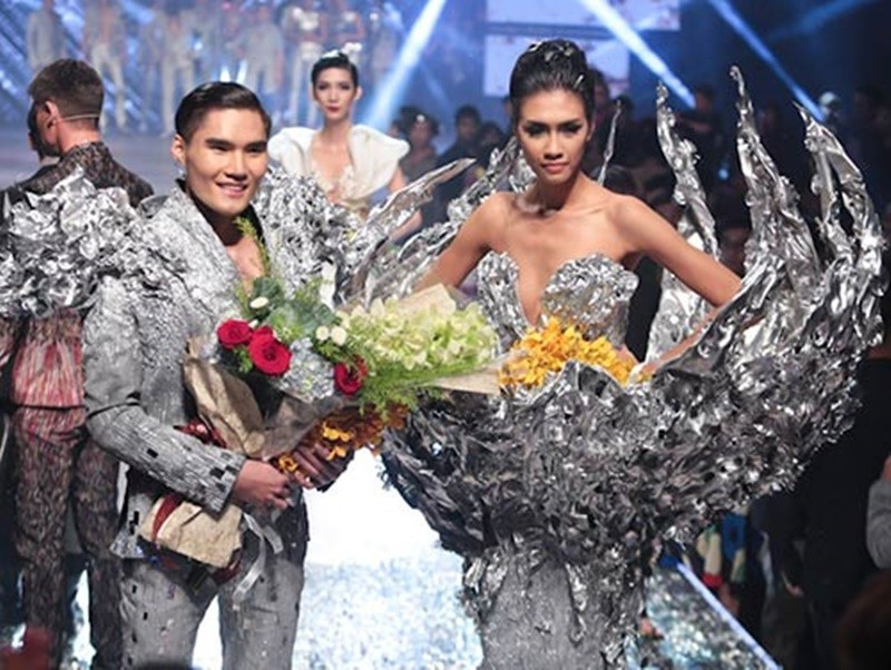 Tạ Quang Hùng và Nguyễn Oanh cùng đăng quang quán quân Vietnam's Next Top Model 2014. Ảnh: Khám Phá.