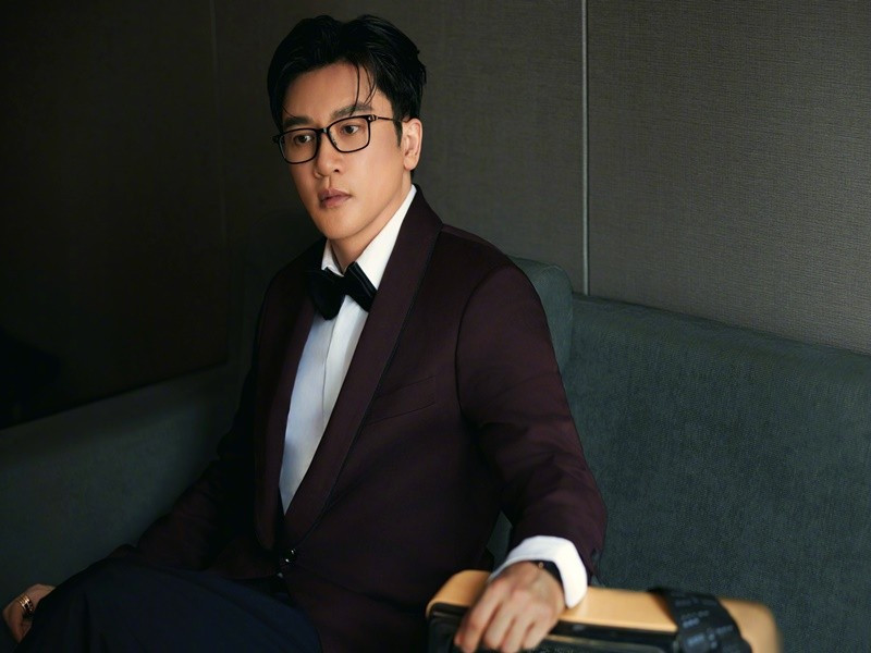 Nam diễn viên phim Hoàn Châu cách cách khiến nhiều người phải trầm trồ bởi vẻ ngoài không tuổi. Ảnh: Weibo Tô Hữu Bằng.