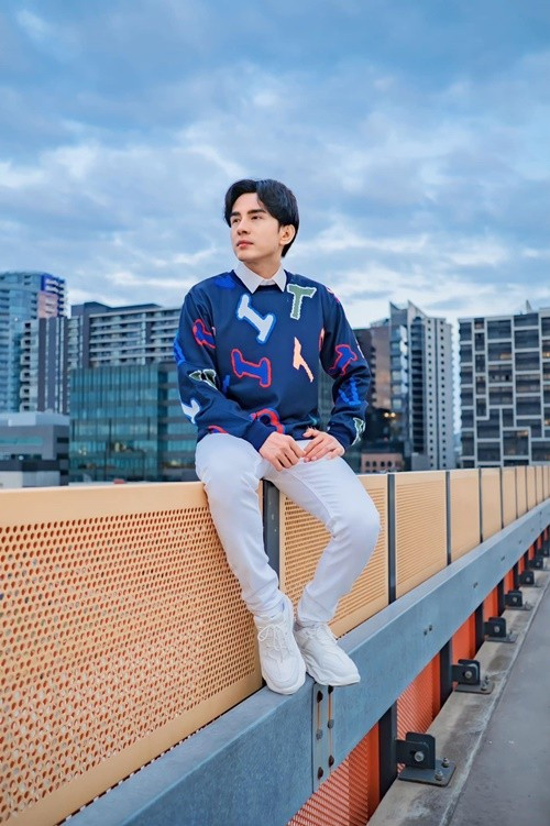 Ở đời thường, Đan Trang ăn mặc trẻ trung, năng động. Hiện tại, anh Bo góp mặt trong trong dàn giám khảo chương trình Sing! Asia 2025 cùng Tô Hữu Bằng, Cổ Cự Cơ. Ảnh: FB Đan Trường.