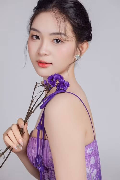 Mới đây, nàng hậu đăng tải bộ ảnh mới. Nhiều người khen ngợi Mai Anh gợi cảm hơn sau khi sinh nở. Hiện tại, Mai Anh chưa tiết lộ hình ảnh con. Ảnh: FB Mai Anh.