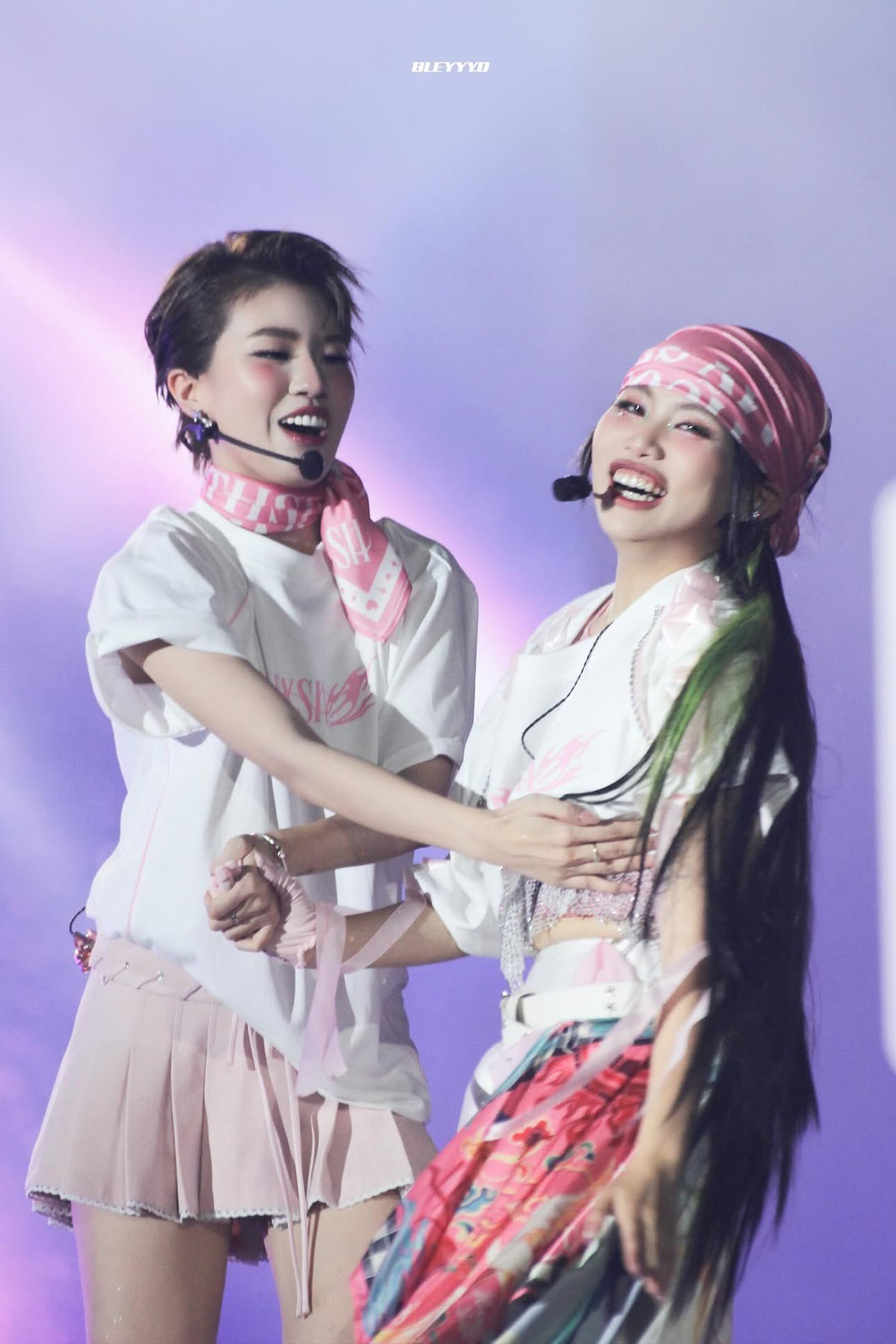 Cụ thể, Phương Mỹ Chi theo đuổi hướng đi kết hợp âm nhạc truyền thống với hiện đại. Trong khi đó, Pháo gây ấn tượng với rap cá tính. Cả hai đều không bị hòa lẫn trong thị trường âm nhạc.