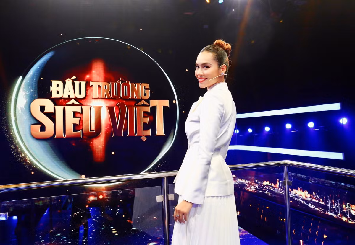 Hoàng My tham gia các gameshow, sự kiện giải trí trước khi dành nhiều thời gian cho con gái nhỏ.