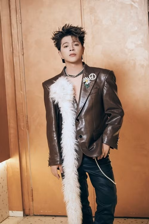 Năm 2021, Quang Anh "Nam tiến" để phát triển sự nghiệp. Nam ca sĩ lấy nghệ danh là Quang Anh Rhyder. Ảnh: FB Quang Anh Rhyder.