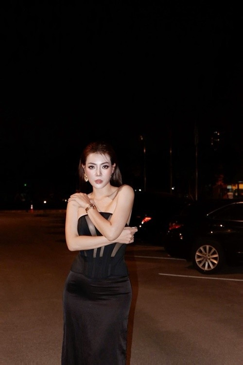 Thanh Hương sở hữu gương mặt hài hòa, vóc dáng cân đối. Nữ diễn viên ưu tiên những thiết kế tôn dáng.