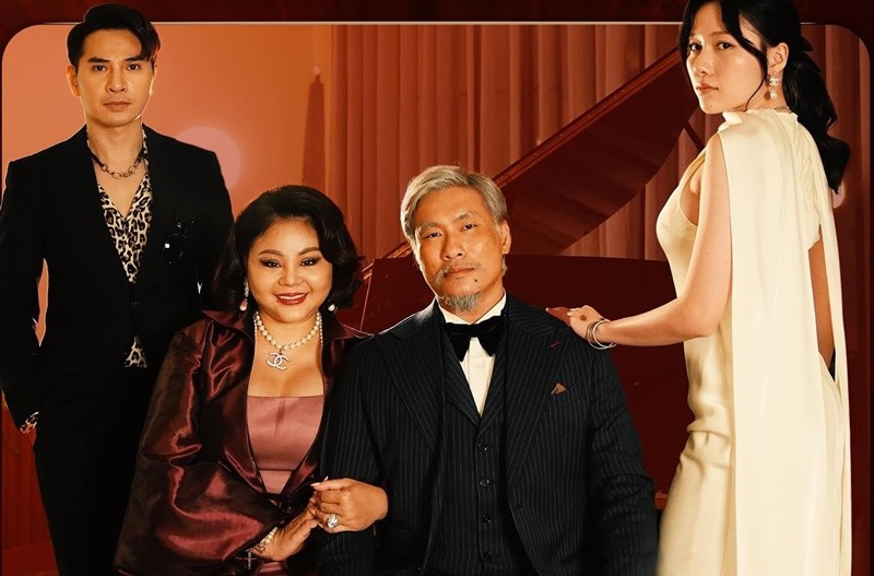 Kiều Minh Tuấn lại từng phải tăng cân khi đóng phim Cô dâu hào môn. Theo VOV, đóng vai một ông bố có con gái lớn sắp gả chồng trong phim, nam diễn viên tăng 15kg và nhuộm tóc bạc. Ảnh: Vietnamnet.