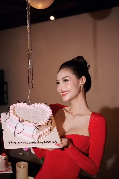 Á hậu 1 Hoa hậu Thế giới Việt Nam 2019 hiện tại có cuộc sống sang chảnh. Cô thường xuyên sử dụng đồ hiệu, đi du lịch. Ảnh: FB Kiều Loan.