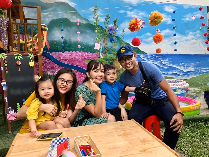 Vân Trang có mối quan hệ thân thiết với vợ chồng Huỳnh Đông - Ái Châu nhiều năm qua. Ảnh: FB Vân Trang.