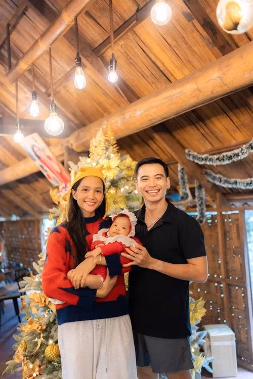 "Final walk không chỉ là bước catwalk cuối, mà còn là cảm xúc, là lời tri ân, là cả một hành trình được gói lại trong vài chục giây. Và mình biết âm nhạc sẽ là một phần quyết định cảm xúc của khoảnh khắc đó. Mình đã chọn bài Cảm ơn của rapper Đen - một bài hát mình tin là chạm đúng tinh thần mà Hen muốn gửi lại cho mọi người", Tuấn Khôi cho biết. Ảnh: FB Tuấn Khôi.