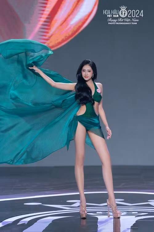 Trúc Linh khoe vóc dáng cuốn hút khi mặc áo tắm. Ảnh: Hoa hậu Việt Nam.