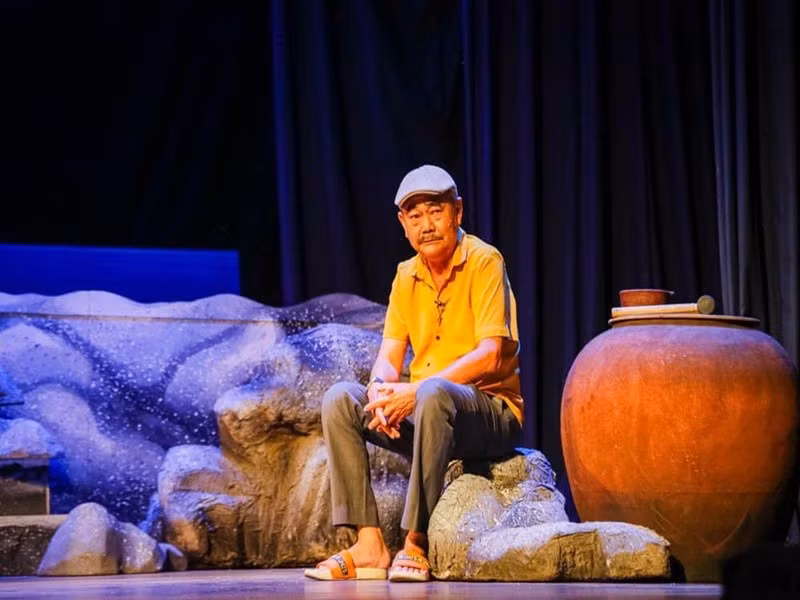 Theo Tổ Quốc, ở thời điểm đỉnh cao sự nghiệp, nghệ sĩ Việt Anh diễn 11 suất mỗi ngày, từ 10 giờ sáng đến 12h đêm. Ảnh: FB NSND Việt Anh.