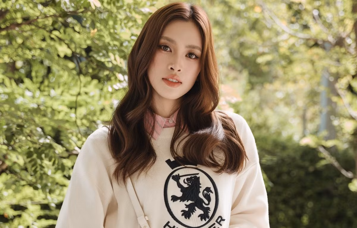 Tiểu Vy đóng góp 100 triệu đồng. Cô viết trên trang cá nhân: “Một chút tấm lòng của Vy và dự án Vy ơi xin được gửi đến bà con nơi tâm bão. Cầu chúc mọi người thật bình an, vững vàng vượt qua những ngày khó khăn này”. Ảnh: FB Tiểu Vy.