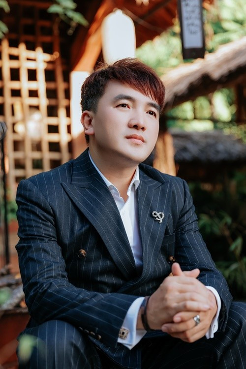 Ca sĩ Dương Ngọc Thái theo đuổi dòng nhạc bolero, được biết đến qua các ca khúc như Gọi đò, Éo le cuộc tình, Hỡi cô lái đò...Ảnh: Dương Ngọc Thái.