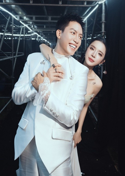 LyLy gây chú ý khi xuất hiện trong phim Tết 2026 Thỏ ơi của Trấn Thành. Nhiều năm qua, cô ca hát, viết nhạc. Một trong những người song ca ăn ý nhất của LyLy là ca sĩ Anh Tú. Ảnh: FB Anh Tú.