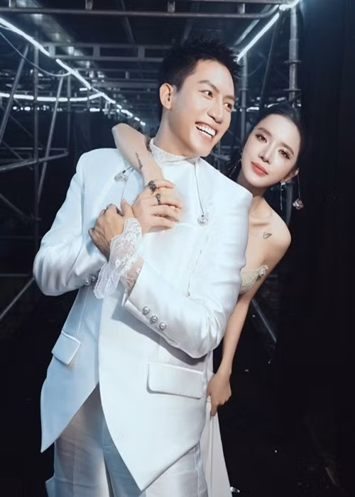 LyLy gây chú ý khi xuất hiện trong phim Tết 2026 Thỏ ơi của Trấn Thành. Nhiều năm qua, cô ca hát, viết nhạc. Một trong những người song ca ăn ý nhất của LyLy là ca sĩ Anh Tú. Ảnh: FB Anh Tú.