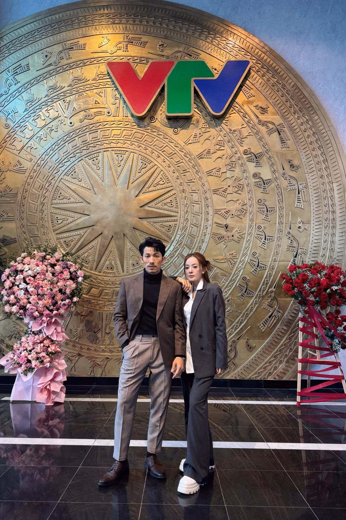 Khoe hình ảnh bên Ngọc Kayla, Liên Bỉnh Phát viết: "Tình cờ ghê, ra tận đây còn gặp cô bạn này". Ảnh: FB Liên Bỉnh Phát.