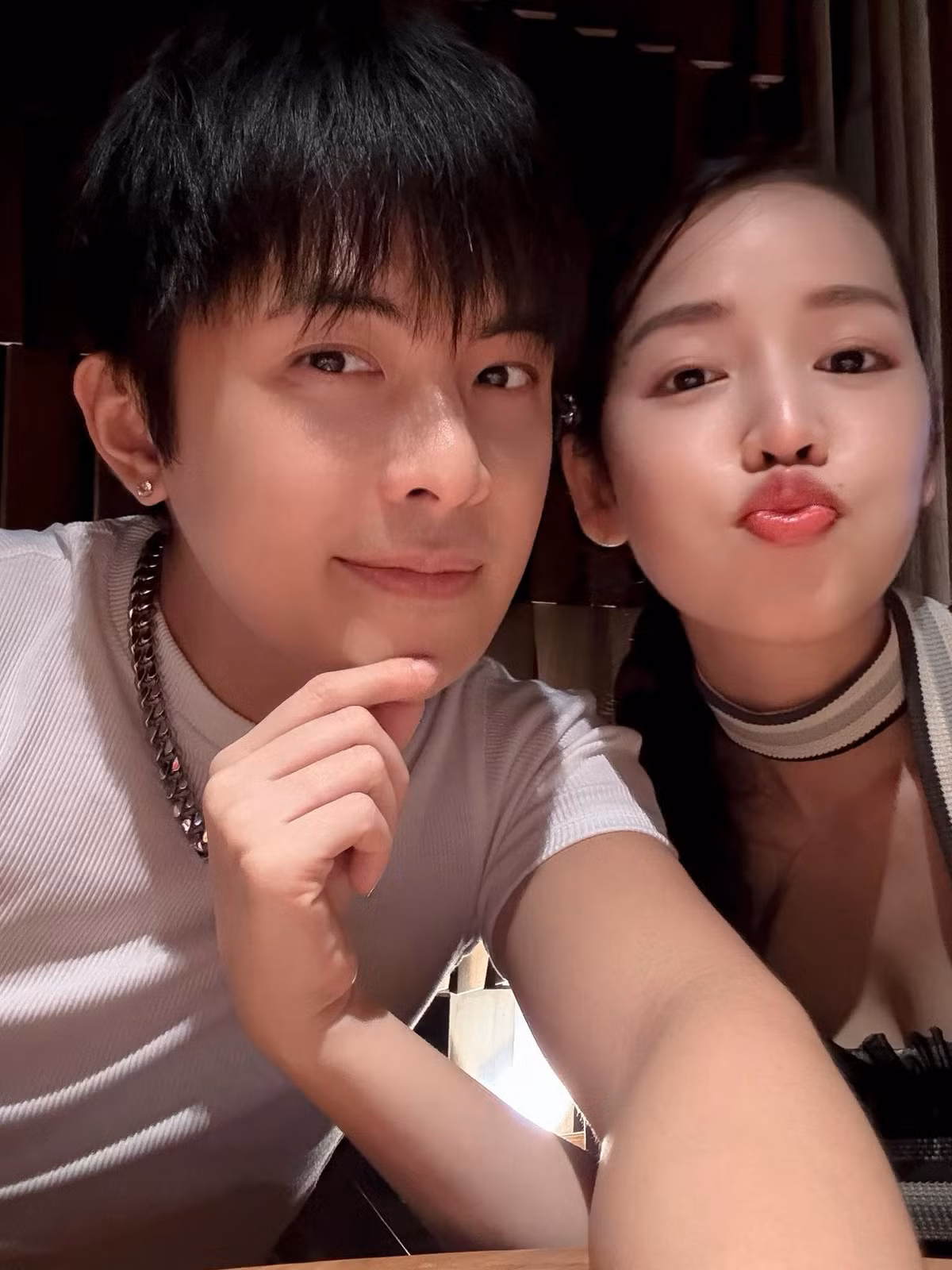 Gin Tuấn Kiệt yêu thương, chiều chuộng Puka. Nam ca sĩ chia sẻ trên Tiền Phong, khi vợ mang bầu, anh không yên tâm để cô ở nhà một mình trong lúc anh đi công tác xa. Ảnh: FB Gin Tuấn Kiệt.