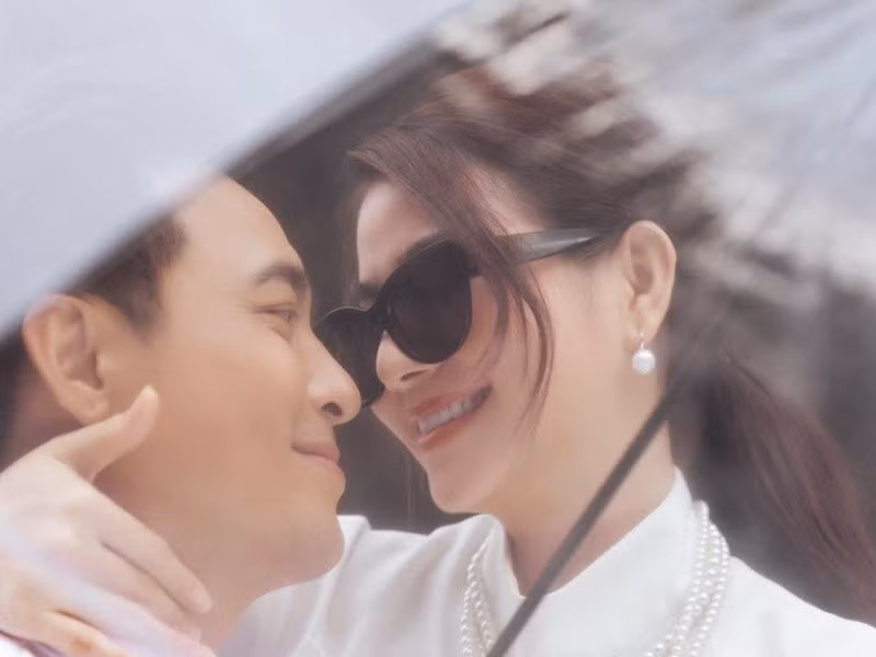 Một lần Thanh Duy mời Kha Ly đi uống cà phê rồi bất ngờ hôn lên má đồng nghiệp. Nữ diễn viên ngại ngùng, tát yêu lên má Thanh Duy. Ảnh: FB Kha Ly.