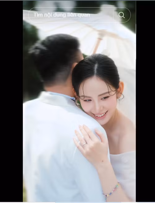 Vợ chồng Hương Liên diện trang phục cưới giữa bối cảnh thiên nhiên, có nhiều khoảnh khắc ngọt ngào bên nhau. Ảnh: TikTok Hương Liên.