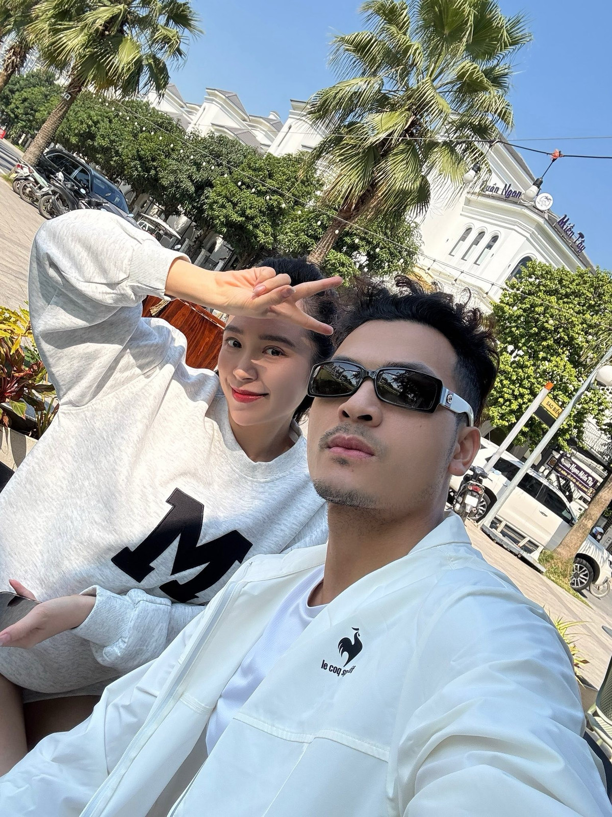 Vũ Tuấn Việt - Kim Oanh về chung một nhà vào tháng 3/2024. Theo Tiền Phong, cặp đôi từng học chung trường. Sau đó, Vũ Tuấn Việt sang Mỹ phát triển công việc kinh doanh. Khi trở về Việt Nam, Vũ Tuấn Việt hẹn hò Kim Oanh. Ảnh: FB Vũ Tuấn Việt.