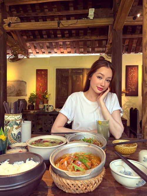 Theo Znews, Trúc Diễm hoàn thiện giấy tờ định cư từ năm 2017. Đầu năm 2020, cô ký hợp đồng với công ty quản lý tại Mỹ nhưng vì dịch Covid-19 nên chưa thể đi. Đến năm 2021, Trúc Diễm sang xứ cờ hoa định cư.