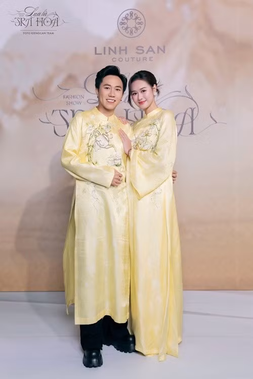 Phong cách thời trang của Anh Đức và Anh Phạm khi cả hai bên nhau được cho là thể hiện gu thẩm mỹ tinh tế và sự gắn bó của cặp vợ chồng son. Ảnh: FB Anh Phạm.