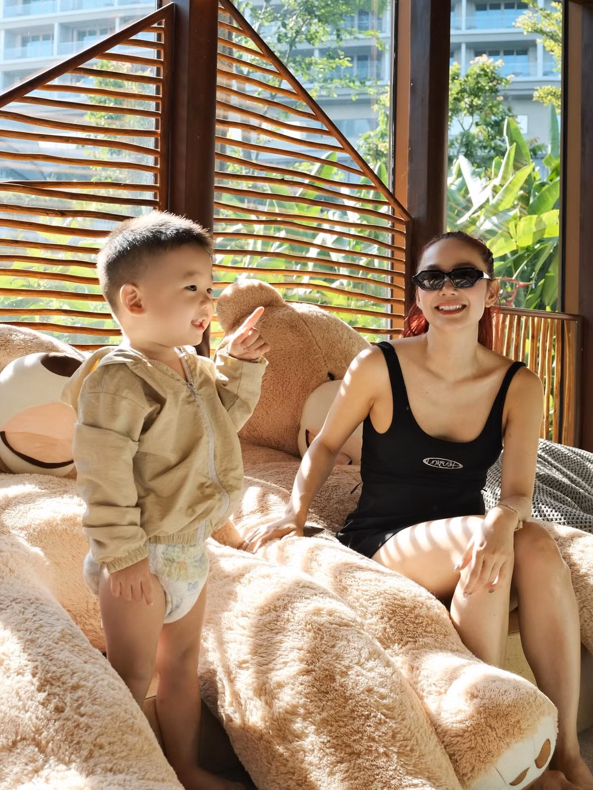 "Tháng 6 của nàng nên chẳng thể ngồi yên. Nàng vẫn luôn là cô gái thích khám phá theo cách của riêng mình", Minh Hằng trải lòng. Ảnh: FB Minh Hằng.