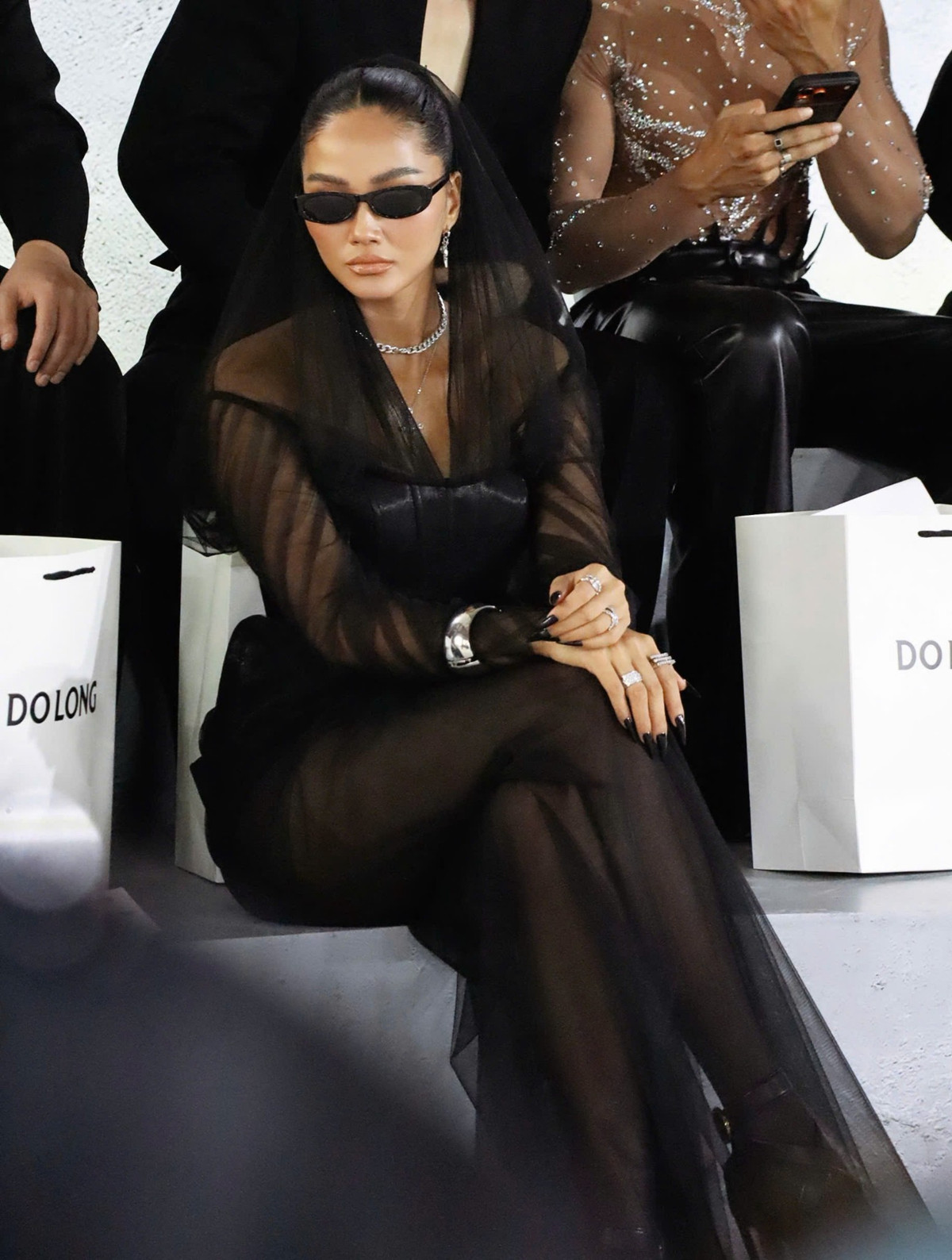 View - Hoa hậu H'hen Niê thần thái sắc lẹm, đẹp huyền bí | Báo Tri thức và Cuộc sống - TIN TỨC PHỔ BIẾN KIẾN THỨC 24H