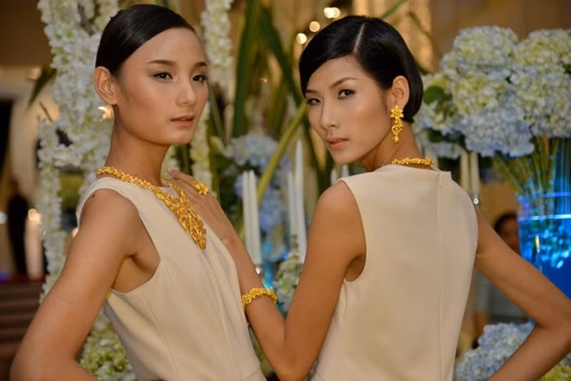 Lê Thúy và Hoàng Thùy cùng tham gia Vietnam's Next Top Model năm 2011. Ảnh: Giáo Dục Việt Nam.