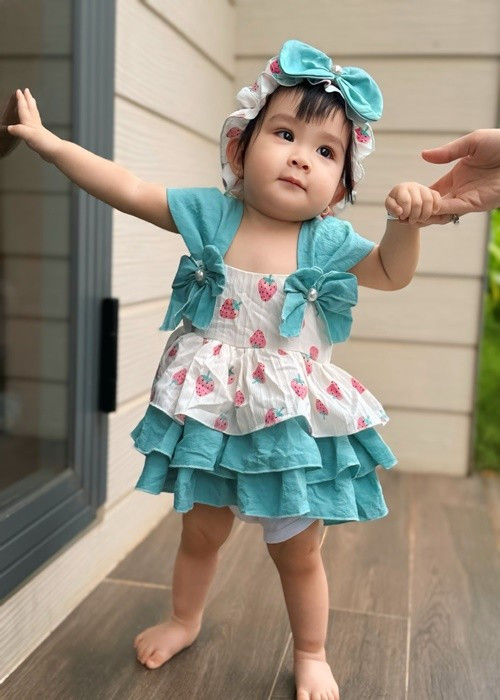 Con gái Kha Ly 10 tháng tuổi, sở hữu đôi mắt to tròn, gương mặt bầu bĩnh, làn da trắng. Ảnh: FB Kha Ly.
